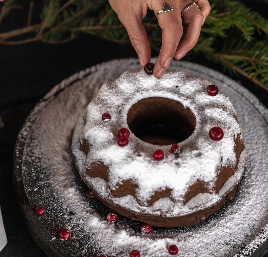Holiday Baking Essentials: A Guide to Selecting the Perfect Christmas Baking Pan
